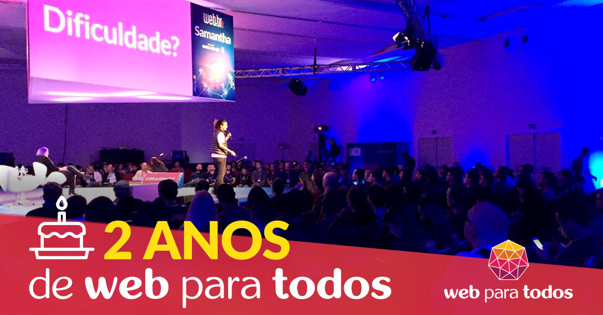 Arte com foto da Simone Freire em pé, falando ao microfone, em um palco. Ela está em um auditório na frente de diversas pessoas que estão sentadas.