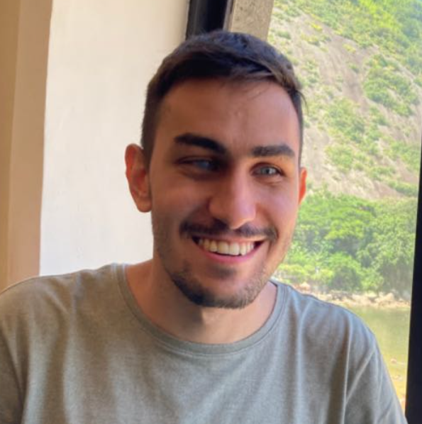 Foto em close de Gustavo Torniero